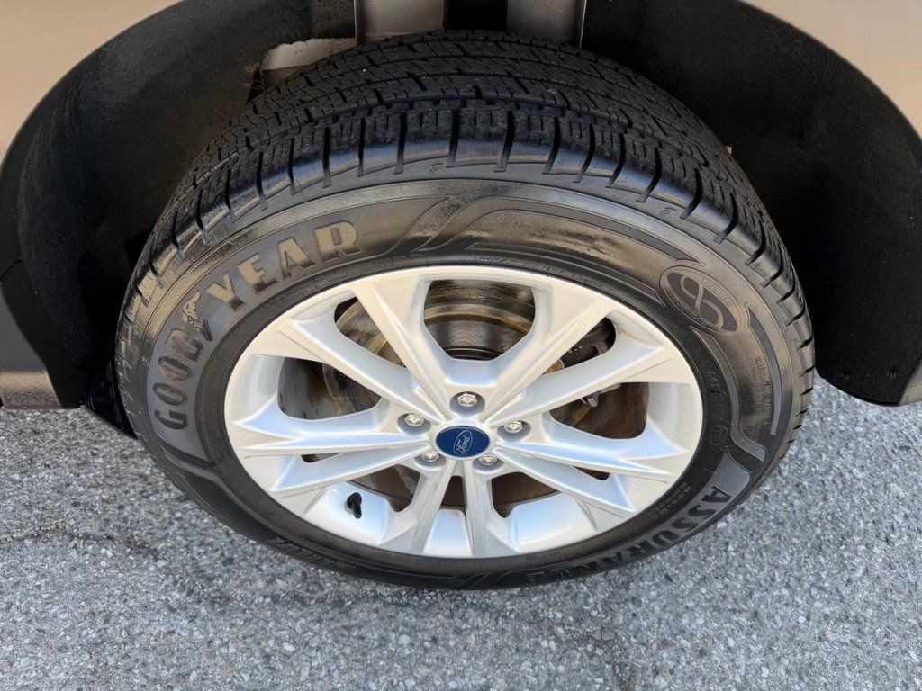 Used 2017 Ford Escape SE AWD/4WD image 41