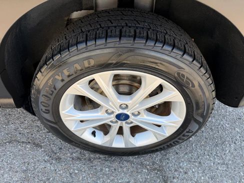 Used 2017 Ford Escape SE AWD/4WD image 41