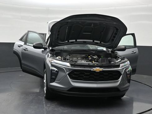Used 2024 Chevrolet Trax LS w/ Driver Confidence Package FWD image 36