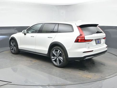 Certified 2025 Volvo V60 B5 Cross Country Plus image 6