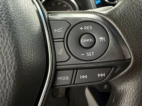 Used 2019 Toyota Camry LE w/ Convenience Package FWD image 11