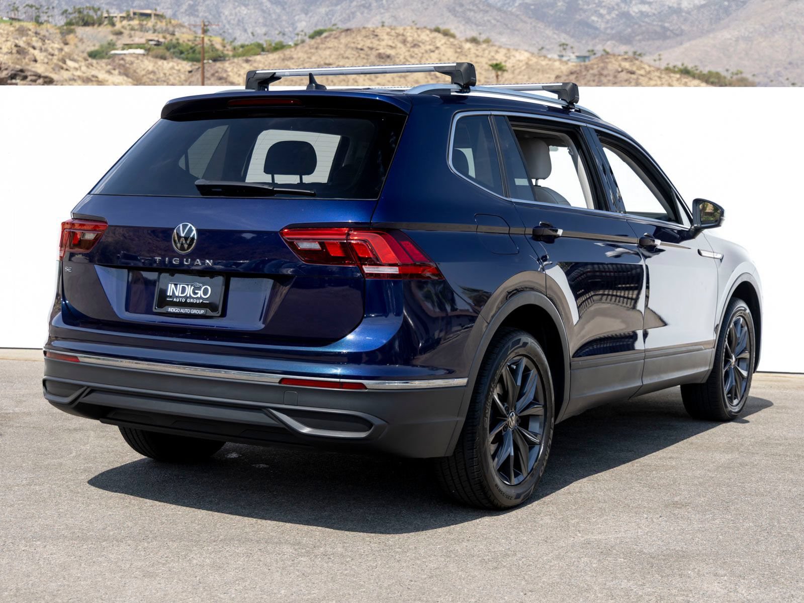 Used 2023 Volkswagen Tiguan SE w/ Panoramic Sunroof Package FWD image 7
