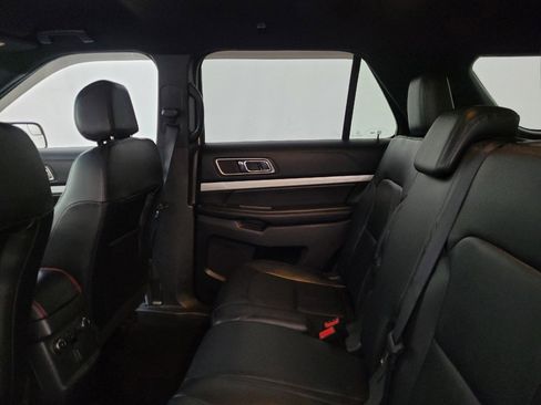 Used 2016 Ford Explorer XLT w/ Equipment Group 202A image 18