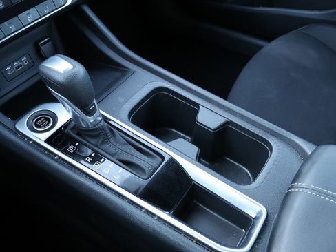 Used 2025 Nissan Sentra SV FWD image 29