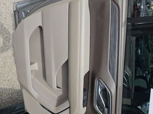 Used 2021 GMC Yukon XL SLT w/ SLT Luxury Plus Package AWD/4WD image 33