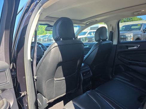 Used 2019 Ford Edge Titanium w/ Equipment Group 301A AWD/4WD image 17