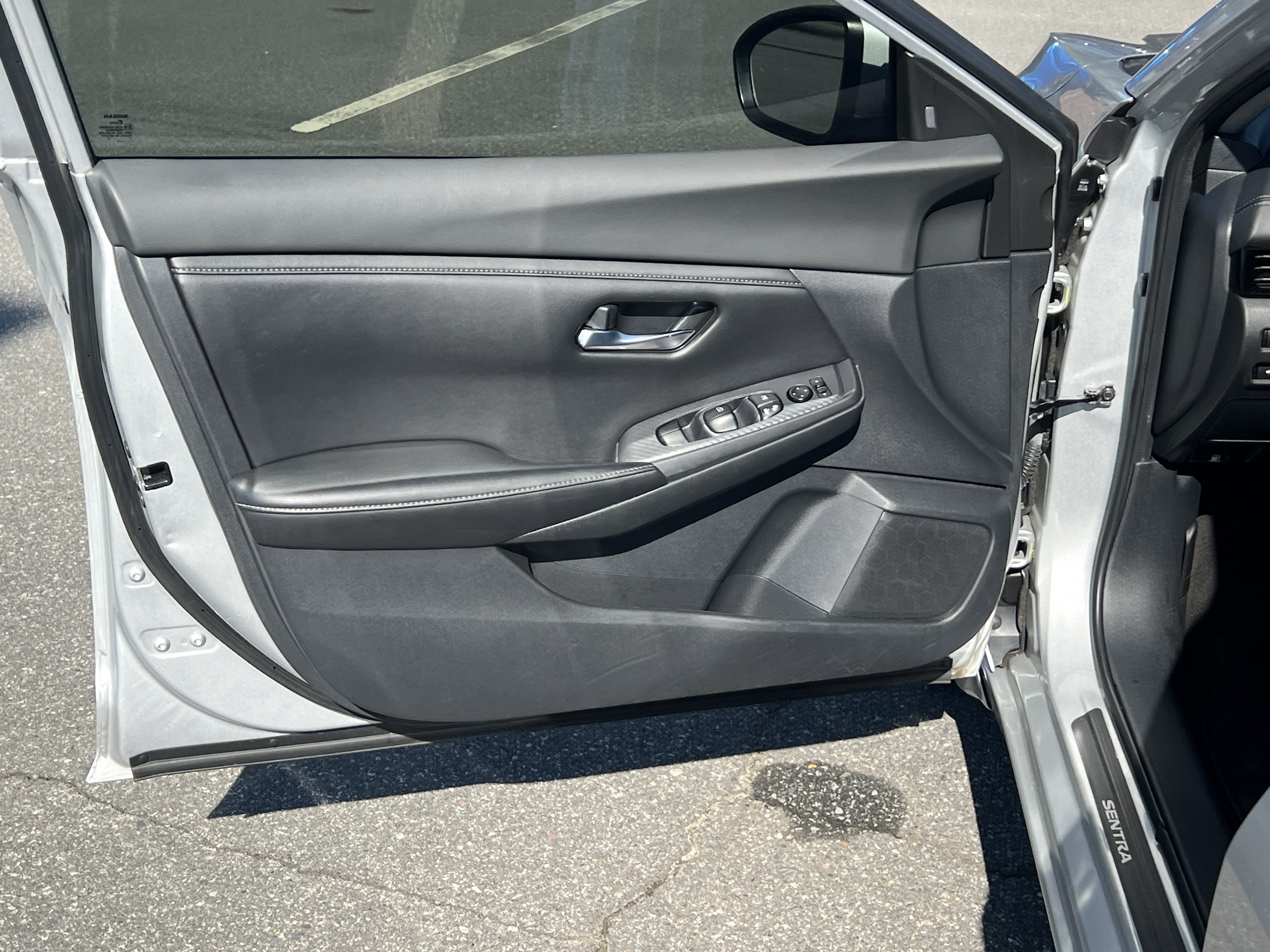 Used 2022 Nissan Sentra SV FWD image 19