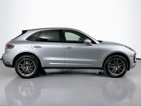 Certified 2025 Porsche Macan Turbo AWD/4WD image 8