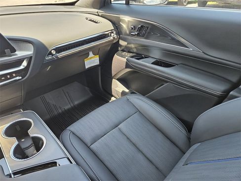 New 2025 Cadillac Lyriq Luxury image 15