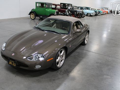 Used 2001 Jaguar XK8 Convertible image 20