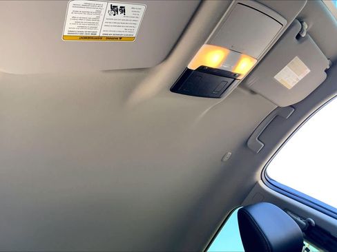 Used 2025 Nissan Rogue SL image 13