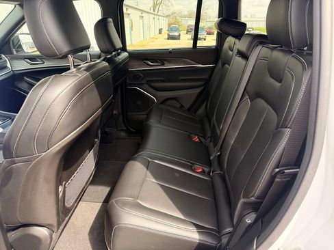Used 2024 Jeep Grand Cherokee Limited w/ Luxury Tech Group II AWD/4WD image 14