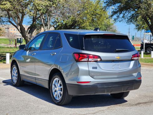 Used 2024 Chevrolet Equinox LS w/ LS Convenience Package image 4