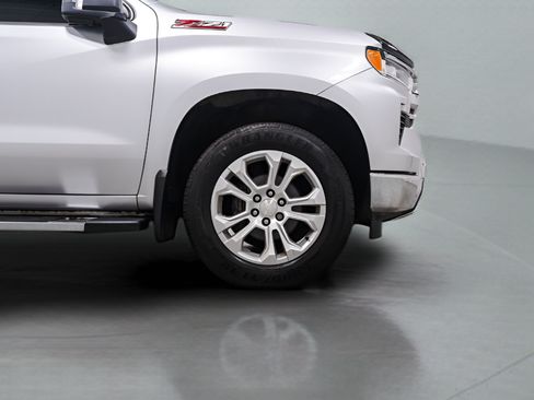 Used 2022 Chevrolet Silverado 1500 LTZ w/ LTZ Convenience Package II AWD/4WD image 7