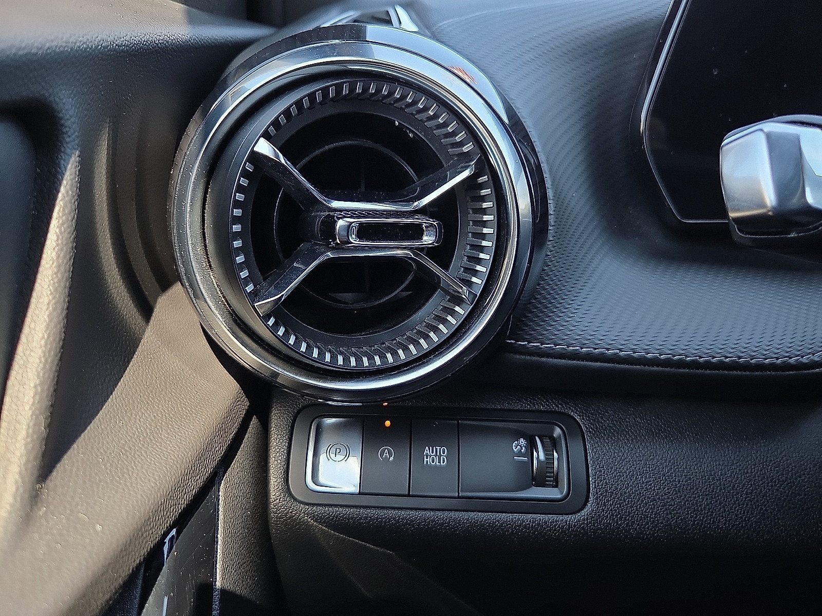 Used 2025 Chevrolet Equinox LT w/ Convenience Package II FWD image 21