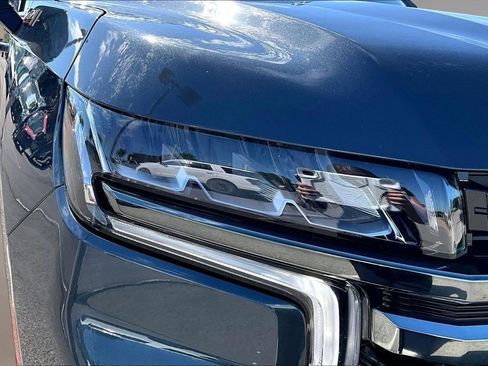 Used 2021 Chevrolet Tahoe Z71 w/ Luxury Package AWD/4WD image 32