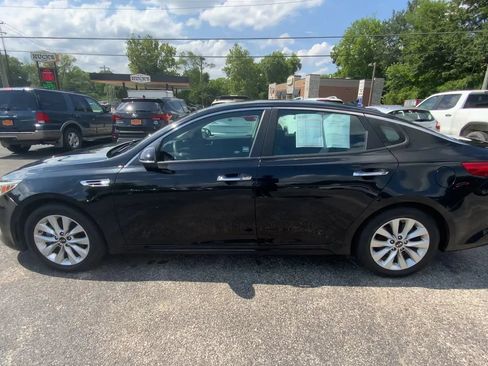 Used 2017 Kia Optima LX w/ Option Group 014 FWD image 5