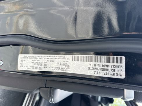 Used 2024 Jeep Grand Cherokee Limited w/ Black Appearance Package AWD/4WD image 37