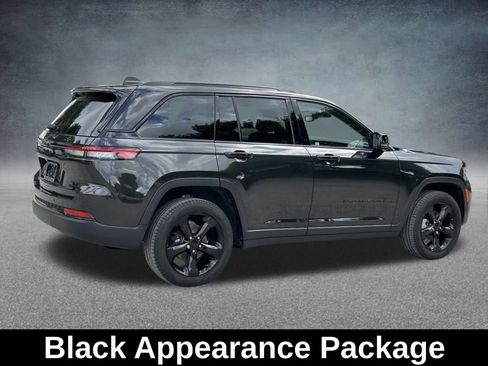 Used 2024 Jeep Grand Cherokee Limited w/ Black Appearance Package image 7