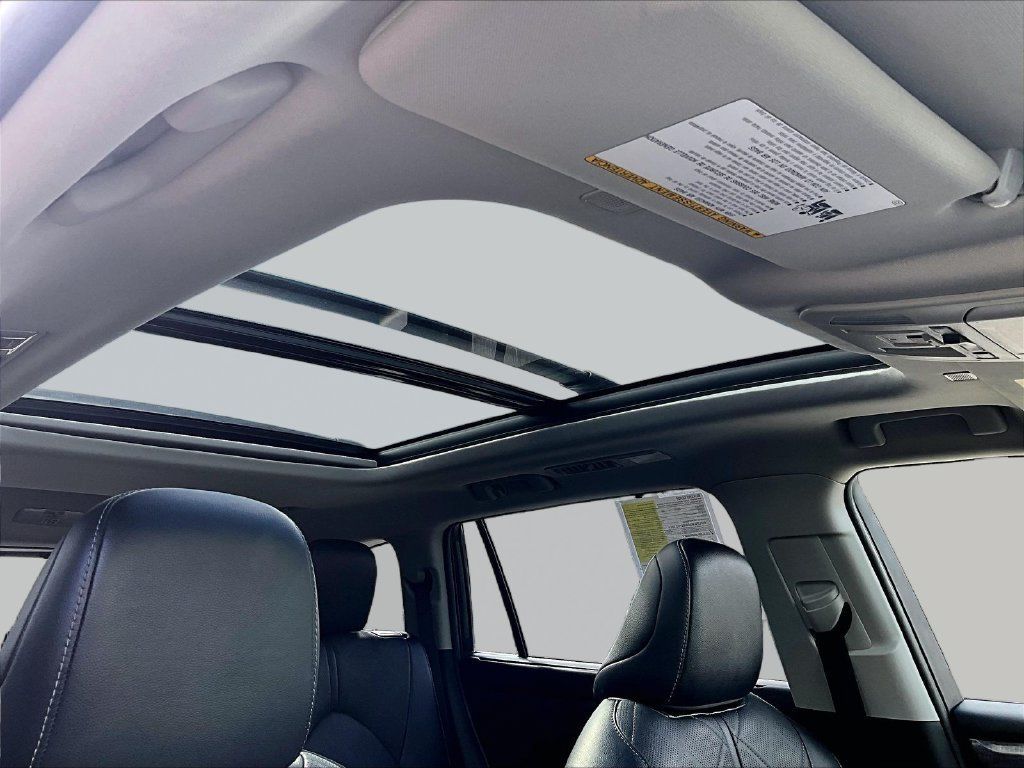 Used 2025 Toyota Highlander Platinum AWD/4WD image 23