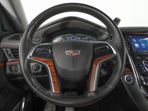 Used 2015 Cadillac Escalade Luxury image 18