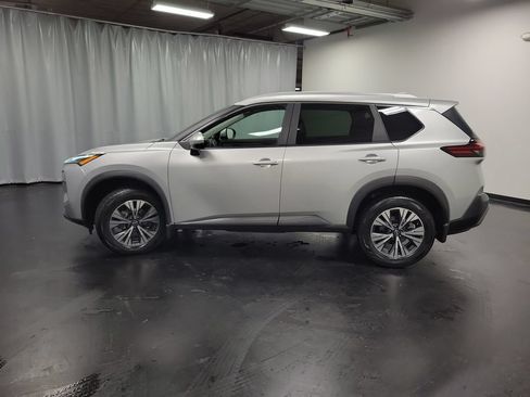 Used 2022 Nissan Rogue SV w/ SV Premium Package FWD image 5