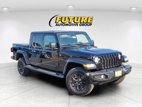 Used 2022 Jeep Gladiator Sport image 3