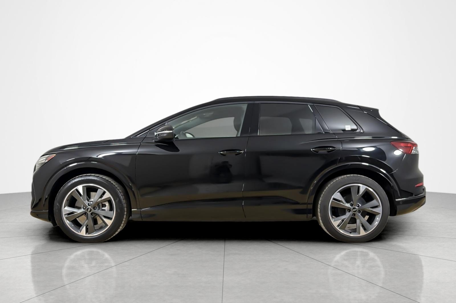 Certified 2024 Audi Q4 e-tron Prestige w/ Black Optic Package AWD/4WD image 2