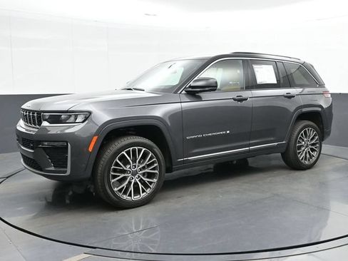 Used 2026 Jeep Grand Cherokee Summit AWD/4WD image 4