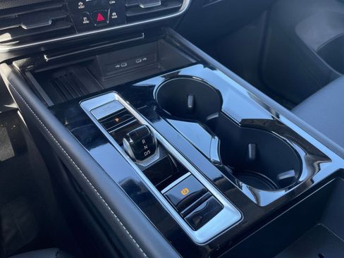 Used 2025 Volkswagen Atlas SE image 44