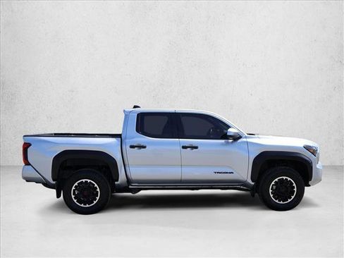 Used 2024 Toyota Tacoma TRD Off-Road AWD/4WD image 4