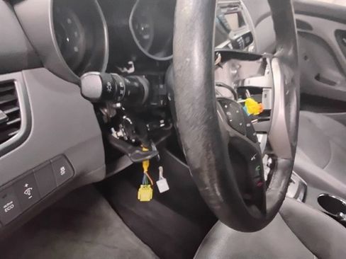 Used 2013 Hyundai Elantra Limited image 16