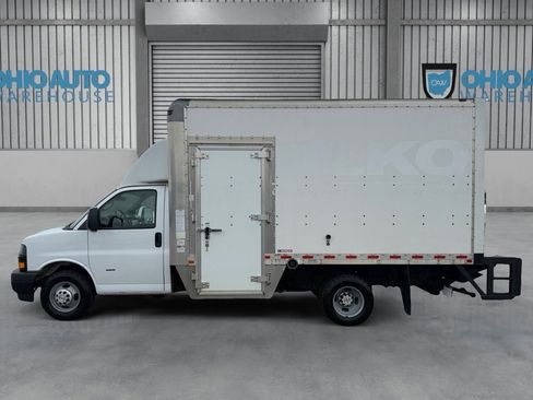 Used 2019 Chevrolet Express 3500 w/ Driver Convenience Package RWD image 4