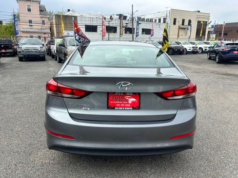 Used 2018 Hyundai Elantra SE FWD image 8