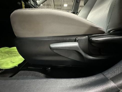 Used 2015 Toyota Corolla LE FWD image 18
