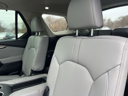 Used 2025 Honda Pilot Touring image 9