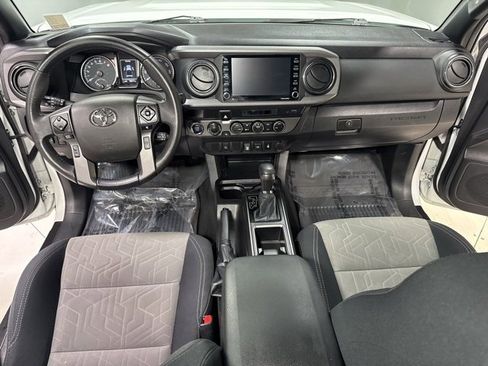 Used 2022 Toyota Tacoma TRD Sport image 12