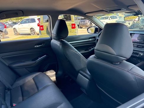 Used 2025 Nissan Altima 2.5 SR FWD image 12