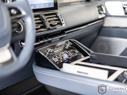 Used 2020 Lincoln Navigator Black Label w/ Cargo Convenience Package image 23