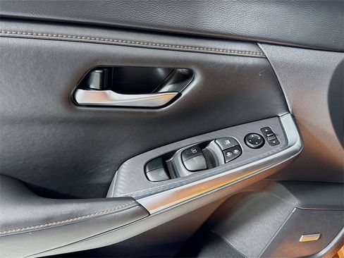 Used 2023 Nissan Sentra SR w/ SR Premium Package image 15