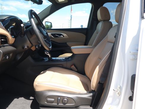 Used 2023 Chevrolet Traverse Premier AWD/4WD image 9