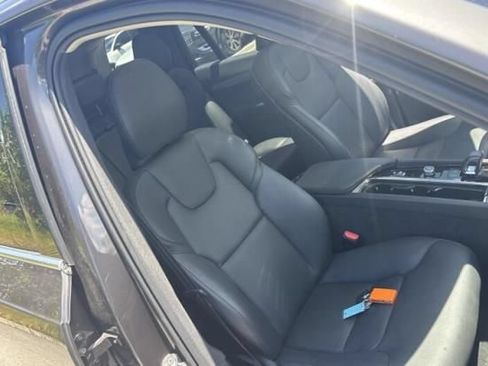 Used 2025 Volvo XC90 B5 Core w/ Protection Package Premier AWD/4WD image 10