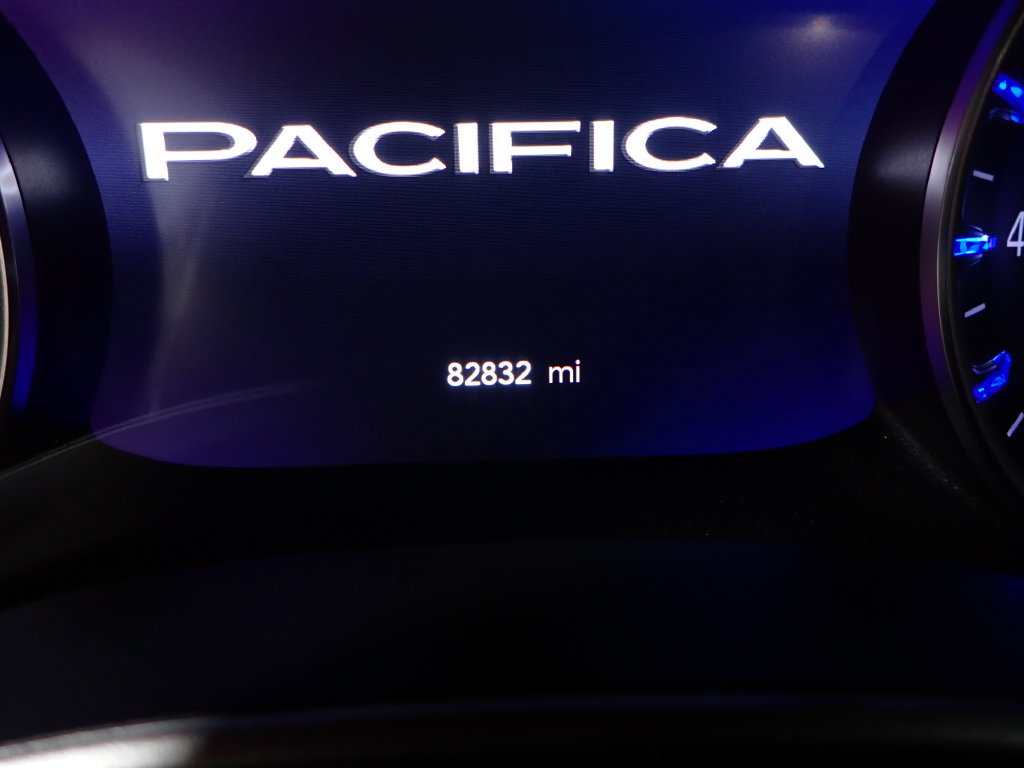 Used 2021 Chrysler Pacifica Touring-L FWD image 23