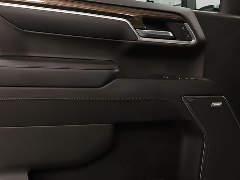 Used 2022 Chevrolet Silverado 1500 LT Trail Boss w/ Convenience Package II AWD/4WD image 19