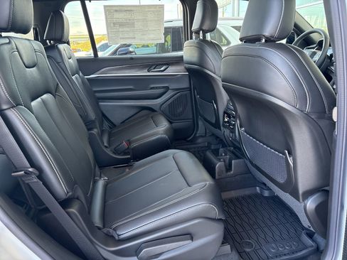New 2025 Jeep Grand Cherokee L Limited w/ Luxury Tech Group II image 16