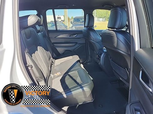 Certified 2024 Jeep Grand Cherokee Altitude image 15