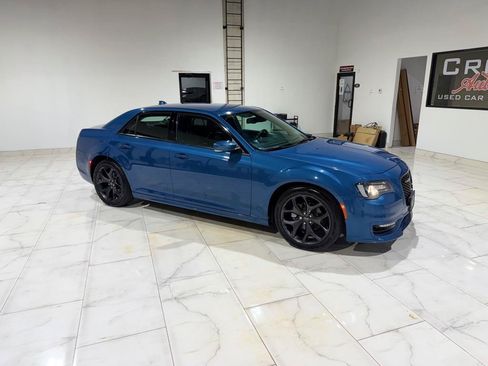 Used 2021 Chrysler 300 Touring L RWD image 3