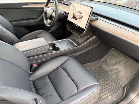 Used 2025 Tesla Model Y Long Range RWD image 13