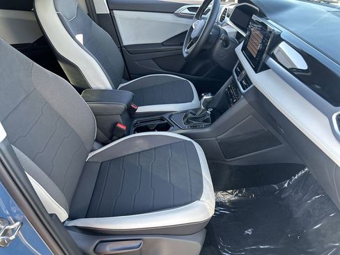 New 2026 Volkswagen Taos SE FWD image 8