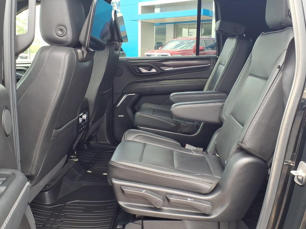 Used 2021 GMC Yukon XL Denali w/ Denali Premium Package AWD/4WD image 11